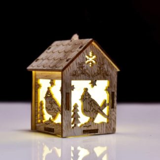 DA25784 Drewniany domek z oświetleniem LED, z motywem świątecznym